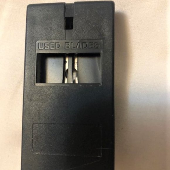 Vintage Schick Double-Edged Razor Blade and Container - Picture 3 of 4